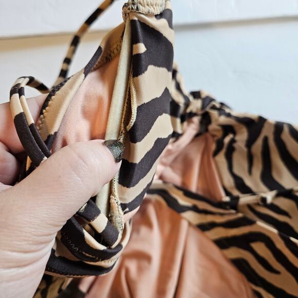 J Crew Front Twist One Piece Swimsuit Zebra Stripes Plus 22 Pool Beach Vacation - Picture 4 of 8